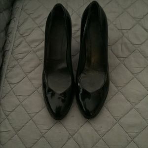 Stuart Weizmann pattern leather shoes